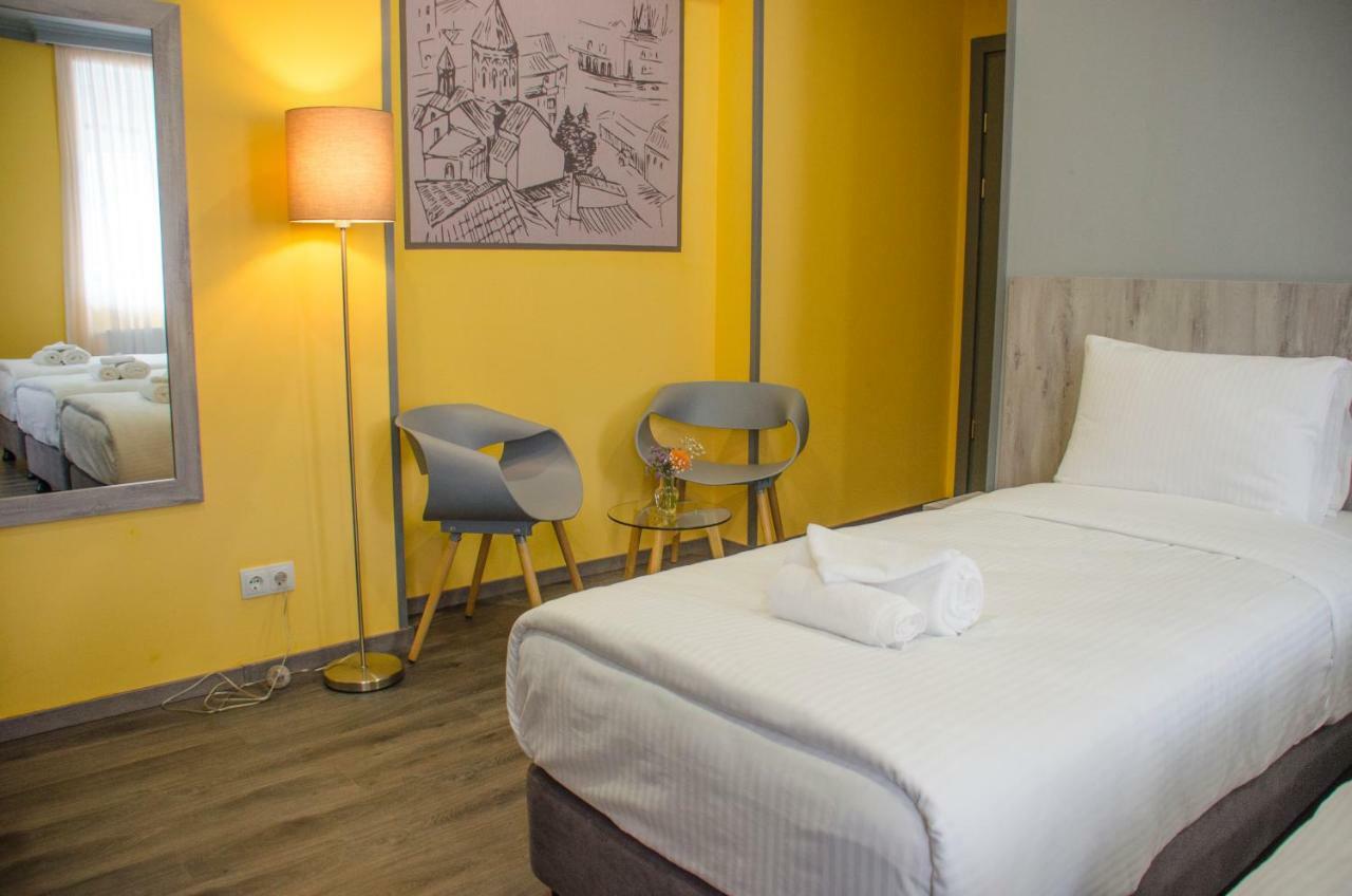 Atoneli Hotel Tbilisi Exterior photo
